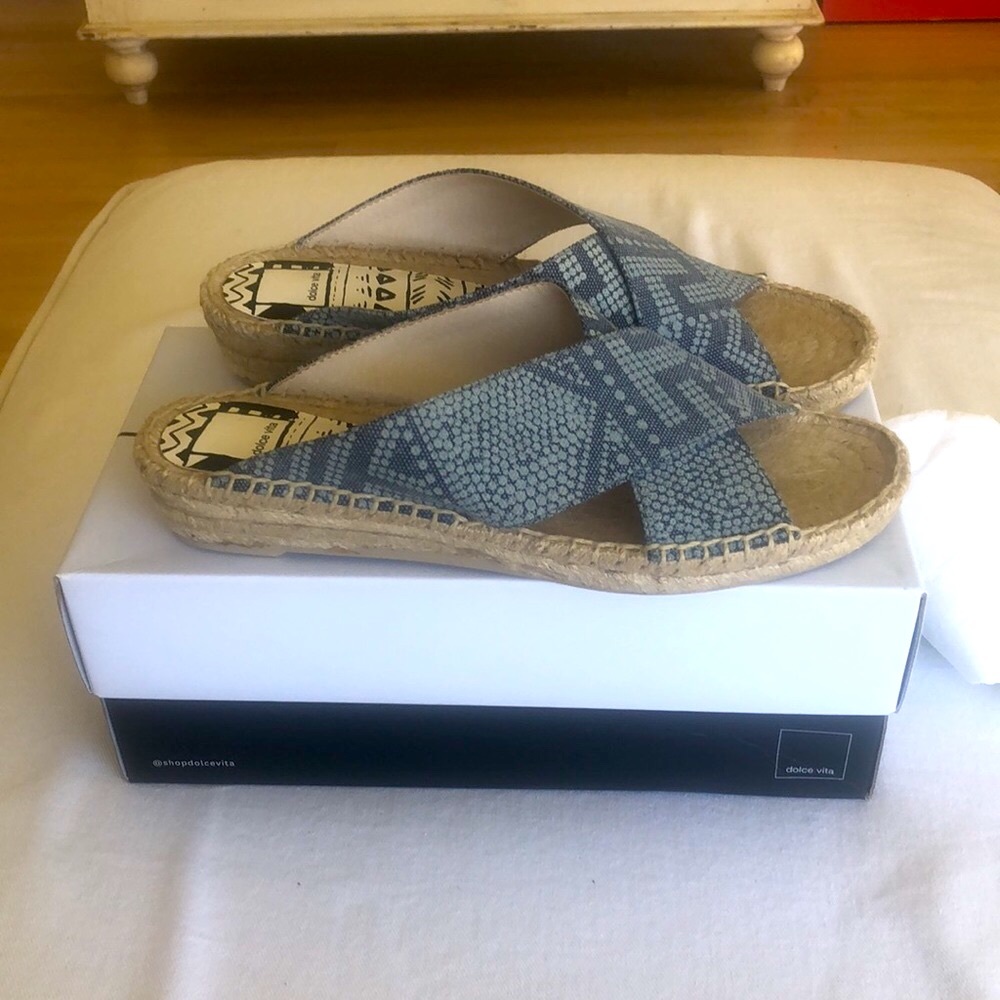 Dolce Vita Loki Canvas Wedge Sandal w/box.  NWT.